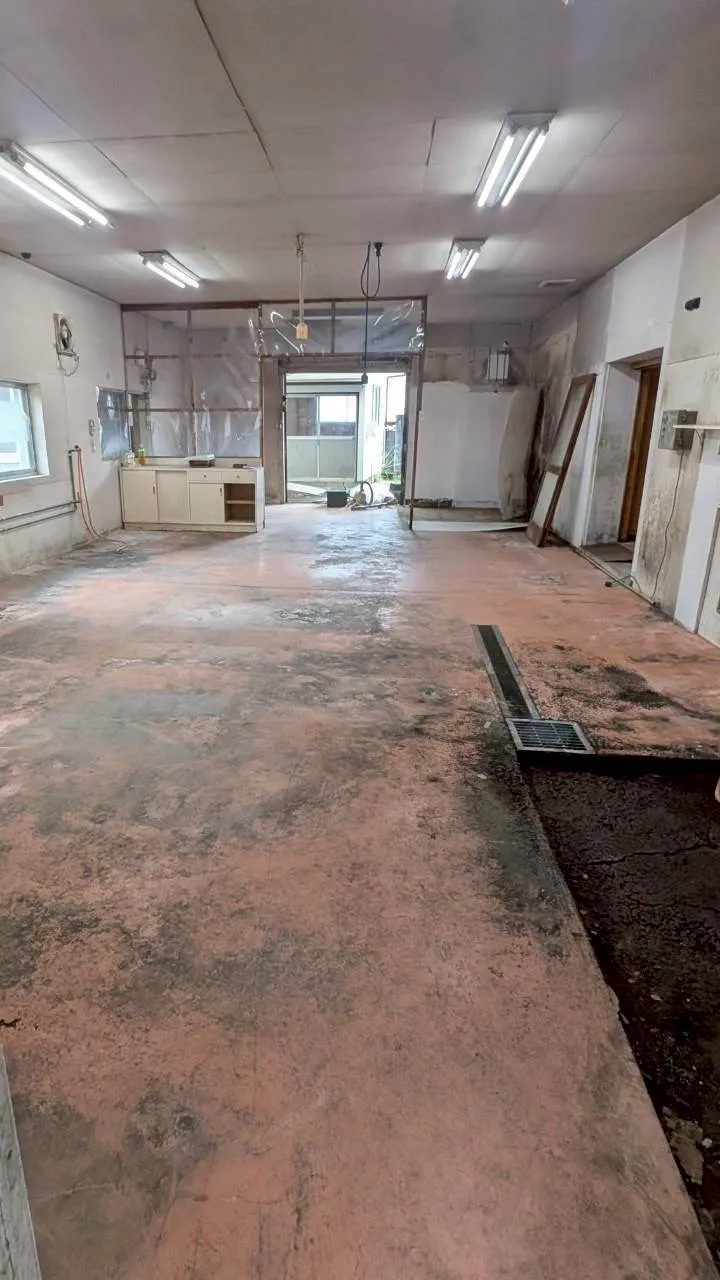 閉店片付け 作業後 和菓子店舗